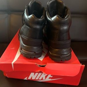 Men’s Nike Boots Size 12